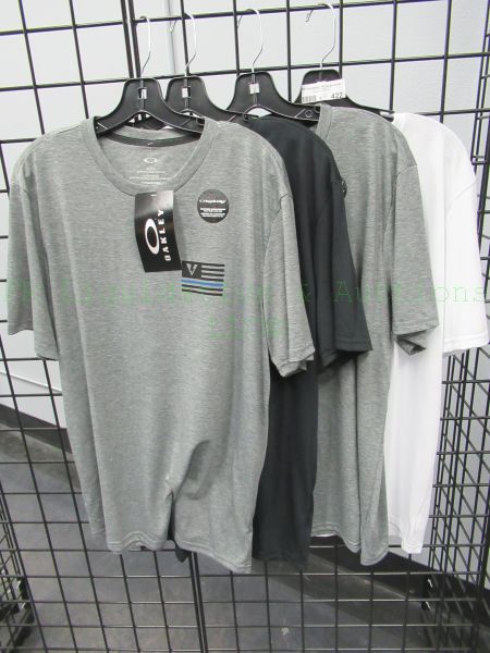 lot 422 image: NEW Oakley T-shirts, tags attached