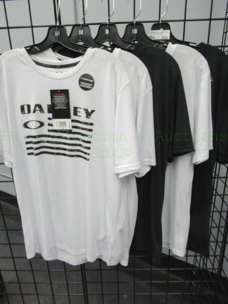 lot 426 image: NEW Oakley T-shirts, tags attached