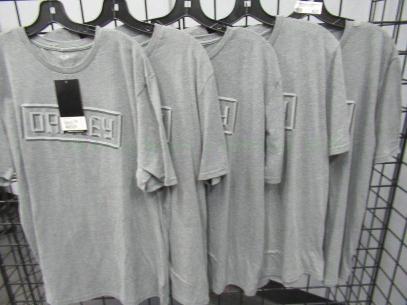 lot 432 image: NEW Oakley T-shirts, tags attached
