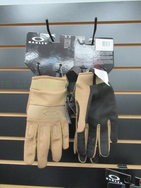 lot 436 image: NEW Oakley gloves, tags attached