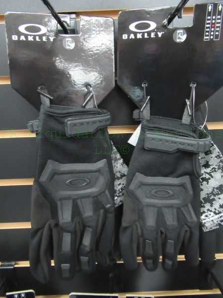 lot 439 image: NEW Oakley gloves, tags attached