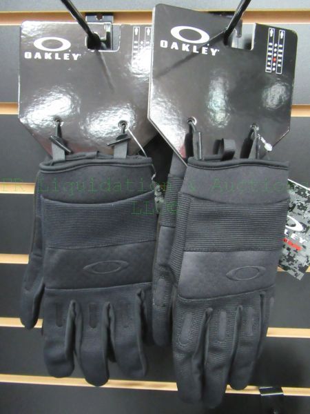 lot 440 image: NEW Oakley gloves, tags attached