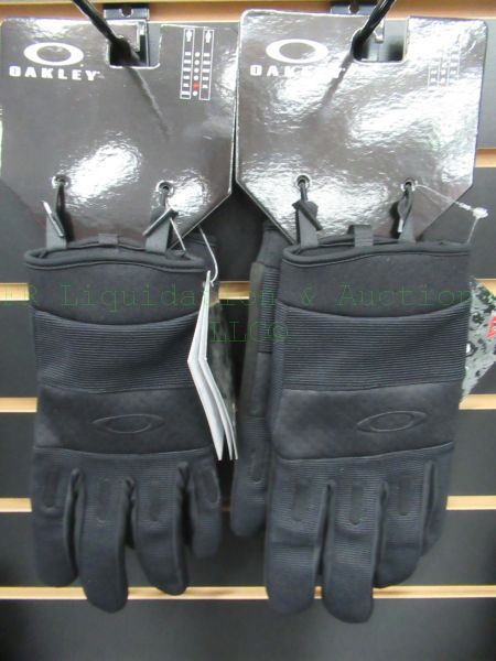 lot 441 image: NEW Oakley gloves, tags attached