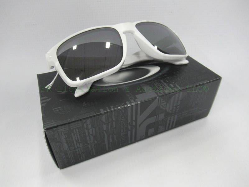 lot 460 image: NEW in box, genuine Oakley sunglasses