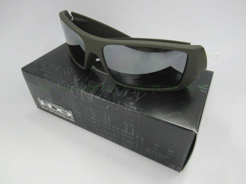 lot 465 image: NEW in box, genuine Oakley sunglasses