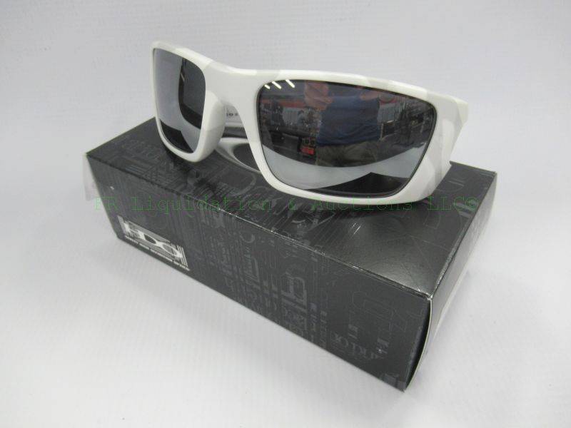 lot 466 image: NEW in box, genuine Oakley sunglasses
