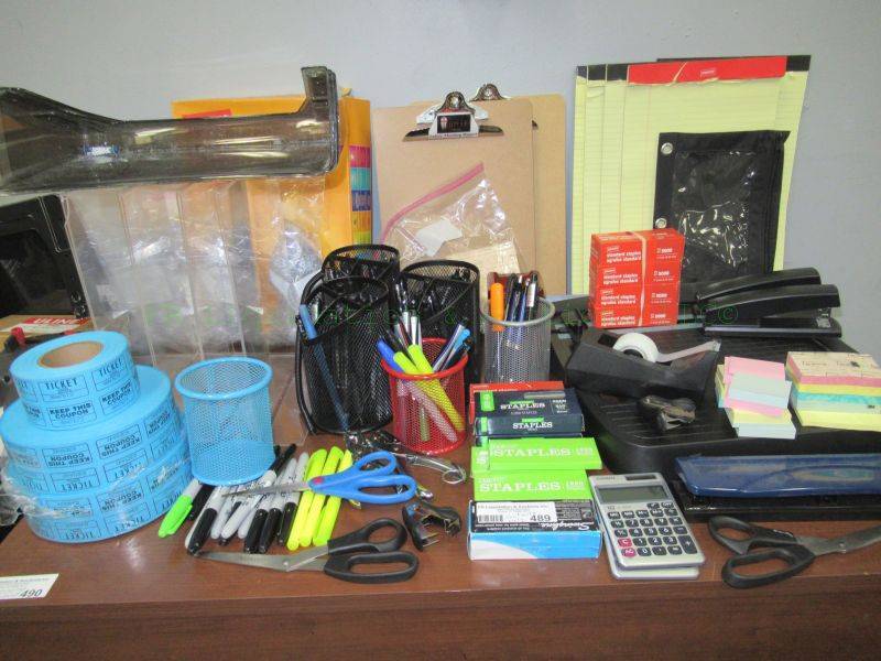 lot 489 image: Assorted office supplies
