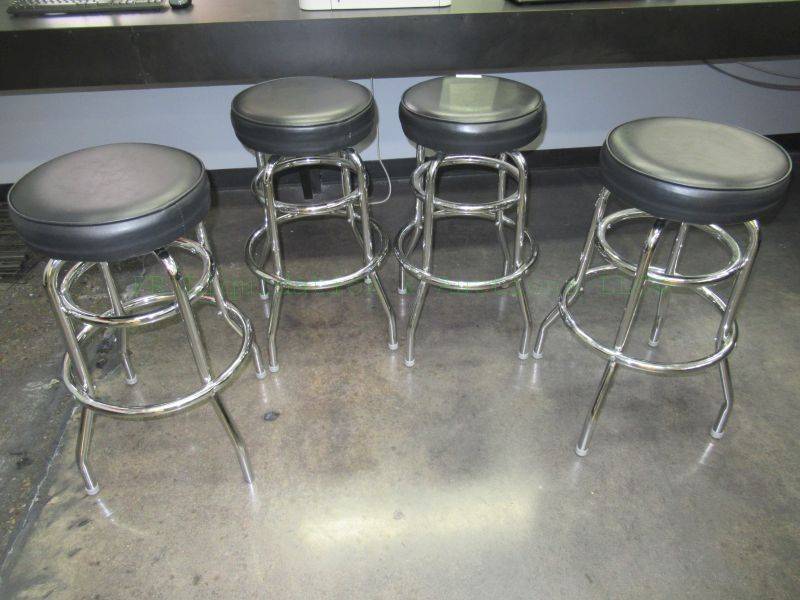 lot 491 image: Chrome base and vinyl seat bar stools