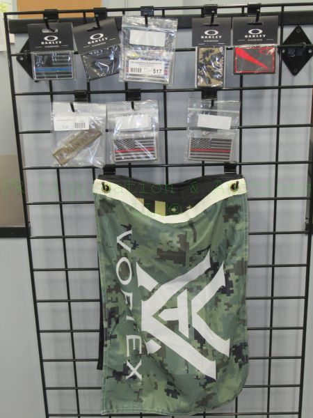 lot 517 image: NEW assorted Oakley SI velcro patches and Black & Gold American flags