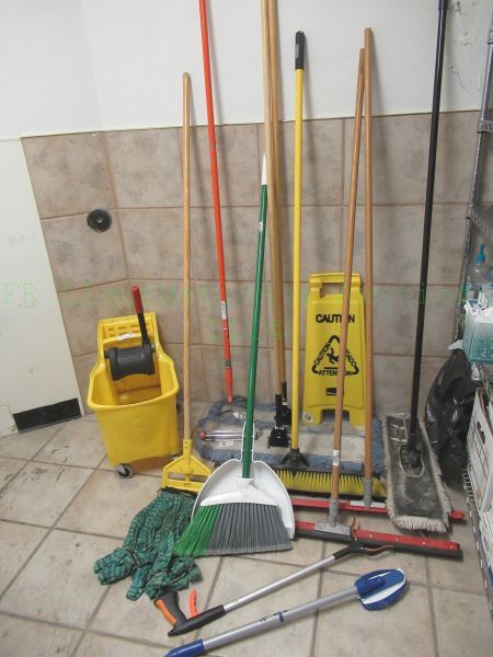 lot 381 image: Assorted floor cleaning equipment, Brooms, Mops, plus.