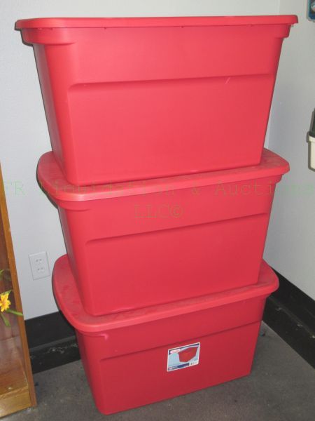 lot 392 image: Sterilite 30 gallon storage totes with lids