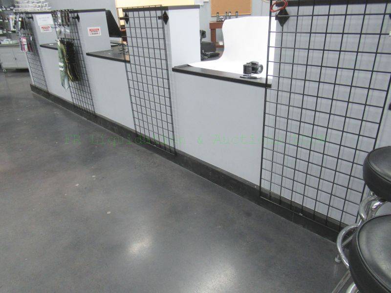 lot 912 image: Wire frame display panels 4 total 24 x 48 each piece