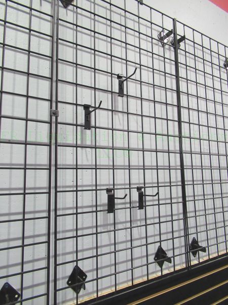 lot 113 image: Wire frame display panels 15 total 24 x 48 each piece