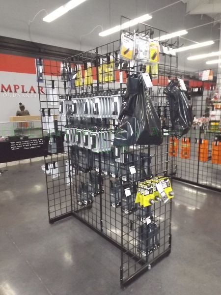 lot 747 image: Wire frame display rack