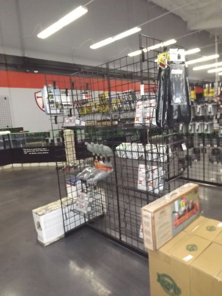lot 750 image: Wire frame display rack