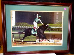 lot 87 image: $$$ AMAZING DISPLAY - INCREDIBLE CUSTOM FRAMED AND MATTED PHOTO FEATURING THE 2002 KENTUCKY DERBY AND PREAKNESS WINNER, WAR EMBLEM WITH JOCKEY, VICTOR ESPINOZA