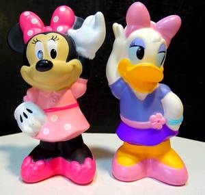 lot 194 image: DAISY DUCK AND MINNIE MOUSE TOY SET COLLECTABLE FIGURES