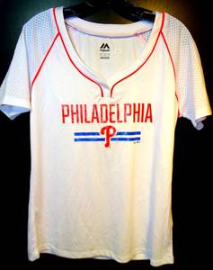 lot 120 image: NEW WO TAGS - WOMENS PHILADELPHIA PHILLIES T-SHIRT (MEDIUM)