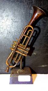 lot 130 image: VINTAGE TRUMPET DIE CAST PENCIL SHARPENER