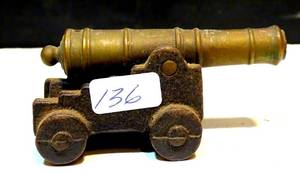 lot 136 image: NAVAL CANNON BRONZE DIE CAST METAL COLLECTIBLE