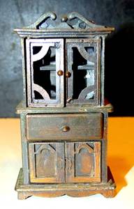 lot 140 image: VINTAGE 1977 DURHAM INDUSTRIES COPPER KITCHEN HUTCH MINIATURE