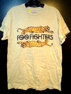 lot 267 image: AUTHENTIC CONCERT BAND TEE - FOO FIGHTERS SIZE MEDIUM