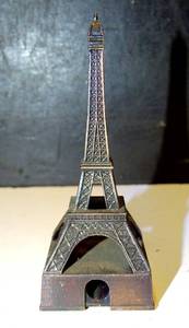 lot 270 image: Vintage DieCast Metal Bronze Eiffel Tower In Paris Collectible Pencil Sharpener