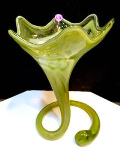 lot 128 image: VINTAGE 1970s SOONER ART HAND BLOWN COIL BASE (ONE PIECE) GLASS VASE $$$