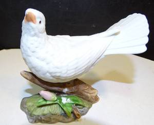 lot 129 image: SERENE DOVES Home Interiors 2003 #14046-03 Crafted In Thailand Dove Figurine