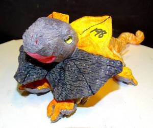 lot 198 image: Ty Beanie Babies 2000 Plush Retired Collectible Slayer (Lizard) NEW With Tags
