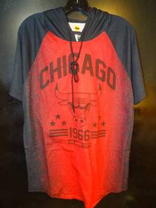 lot 204 image: CHICAGO BULLS HOODED SHORT SLEEVE PULLOVER - SMALL