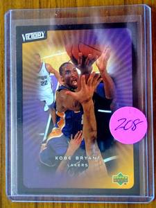 lot 208 image: 2003-04 Upper Deck Victory Kobe Bryant #41 Los Angeles Lakers