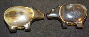 lot 261 image: AMAZING FIND - HAND CARVED STONE ANIMAL SALT & PEPPER SHAKERS (COMES OUT NOSE)