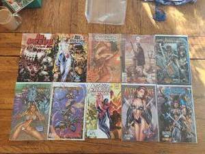 lot 50 image: Selection of 10 vintage comics - Marvel, Vertigo, Maximum - Avengers, Avengelyne, Ghost dancing, Age of Apocalypse