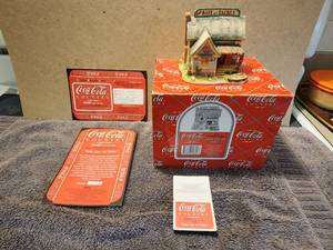 lot 32 image: Vintage collectible 1995 Enesco Coca Cola Country - Hook, Line, and Sinker - Bait Shop - In Box