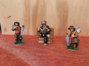 lot 25 image: Selection of 3 vintage Emmett Kelly clown figurines - hand signed - no boxes