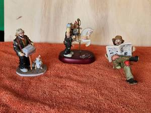 lot 43 image: Selection of 3 vintage Emmett Kelly clown figurines - hand signed - no boxes