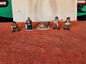 lot 77 image: Selection of 5 vintage Emmett Kelly clown figurines - hand signed - no boxes