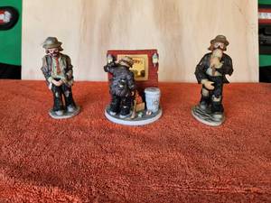 lot 111 image: Selection of 3 vintage Emmett Kelly clown figurines - hand signed - no boxes