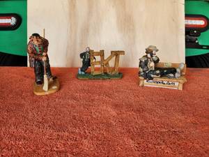 lot 149 image: Selection of vintage Emmett Kelly clown figurines - hand signed