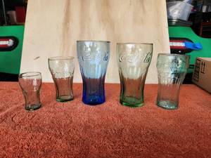 lot 78 image: Selection of vintage collectible Coca Cola - Coke glasses - 1 is plastic