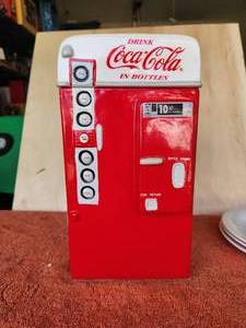 lot 4 image: Vintage Coca Cola - coke vending machine themed cookie jar - Gibson