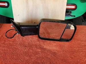 lot 73 image: Passenger side mirror - 2016 Dodge Ram 3500