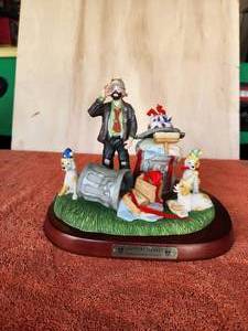 lot 125 image: Vintage Emmett Kelly clown figurine with wood stand - Birthday Cleanup - hand signed - 481 of 1999 - no box
