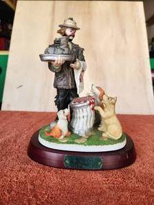 lot 116 image: Vintage Emmett Kelly clown figurine with wood stand - Filet of Sole - EKJ members only - hand signed - no box
