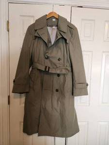 lot 119 image: Military surplus green overcoat - 38R