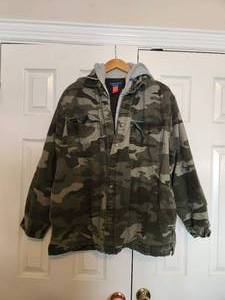 lot 121 image: Hunting green camo hooded jacket - Puritan 38-40