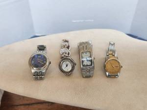 lot 133 image: Selection of watches