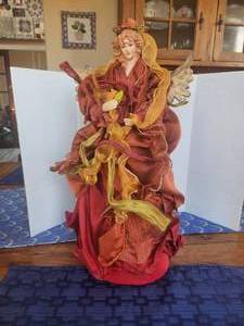 lot 151 image: Angel Christmas Tree topper