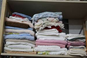 lot 3 image: lot of towels and washcloths